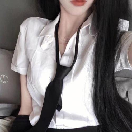 克洛多娃封面